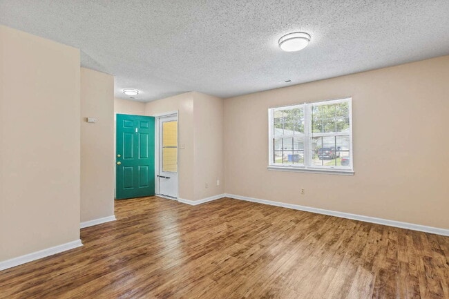Building Photo - Affordable in the Heart of Jacksonville