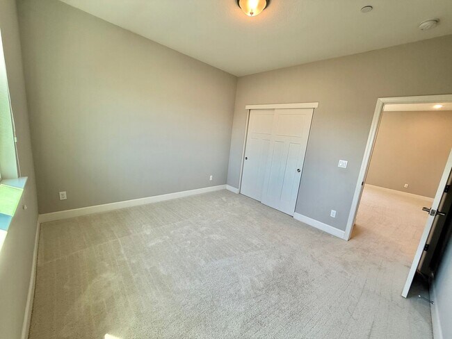 Building Photo - 1561 Osborn Dr