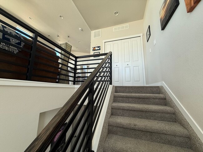 Building Photo - Low Maintenance Split Level Beauty 80922