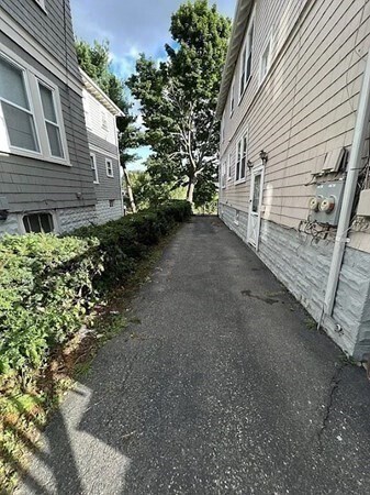 Building Photo - 102 Varnum St