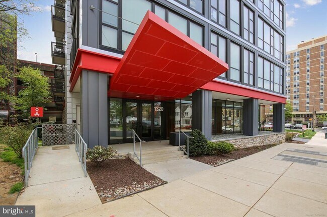 Building Photo - 1320 Fenwick Ln