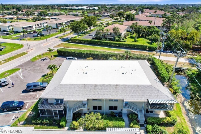 Building Photo - 200 Palm Dr