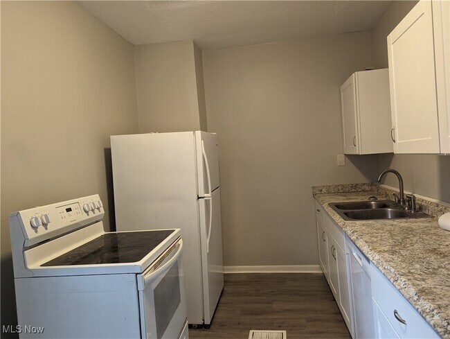 Building Photo - 133 Court St