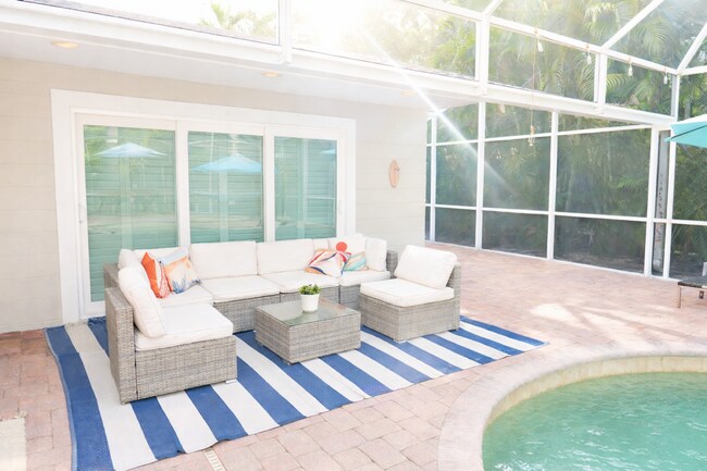 Building Photo - 2412 Clematis St