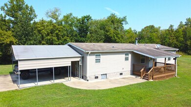 Building Photo - City Living in a Country Atmosphere