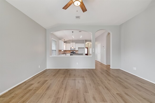 Building Photo - 6431 Applewood Forest Dr