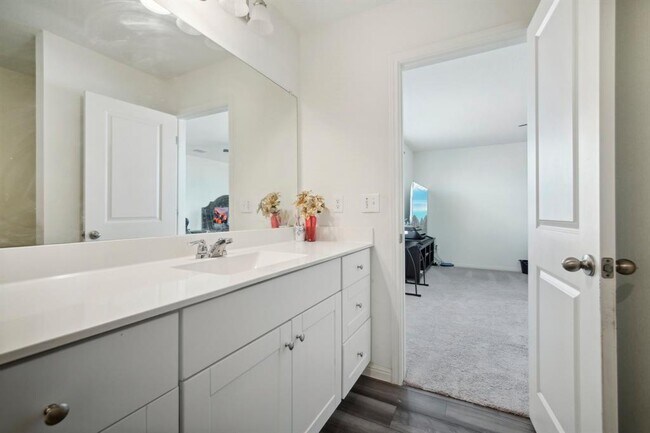 Building Photo - 200 Gemsbok Rd