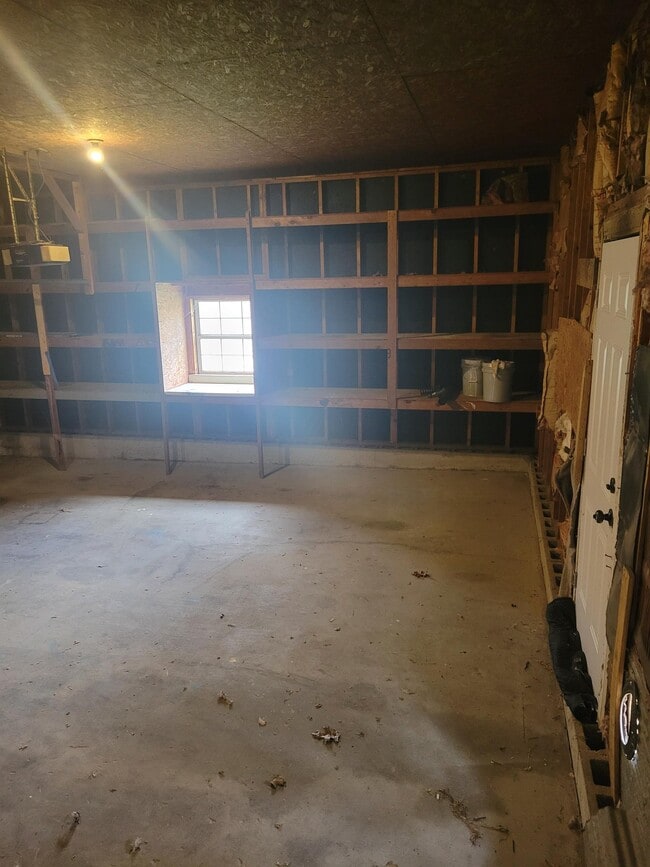 Building Photo - 104 Bent Tree Dr