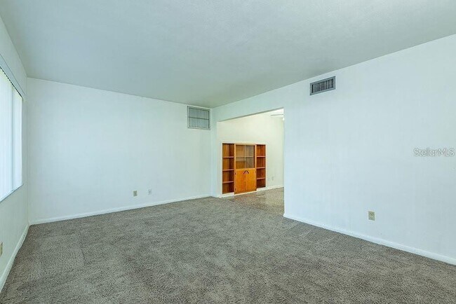 Building Photo - 10209 N Valle Dr