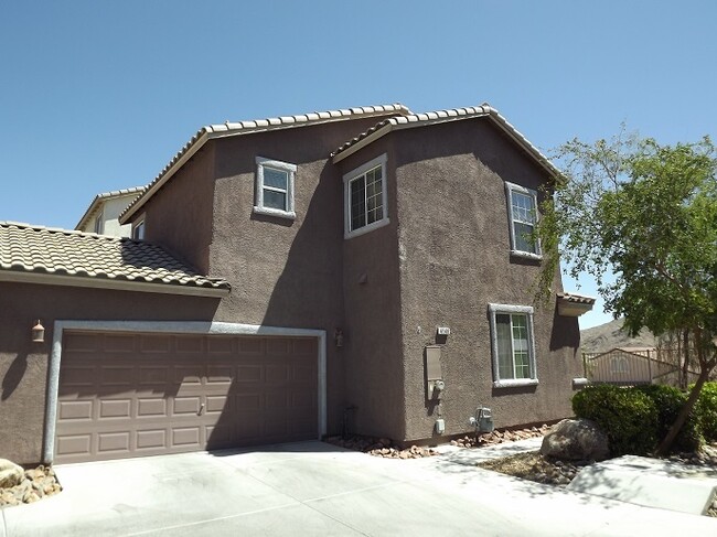 Primary Photo - GREAT TOWNHOME LOCATED IN GATED COMMUNITY!!
