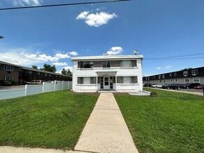 Building Photo - Updated 1-bed, 1-bath Edgewater condo on the 1st floor located near Sloan’s Lake!