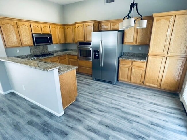 Building Photo - *WONDERFUL SINGLE STORY HOME IN "GREEN VAL...