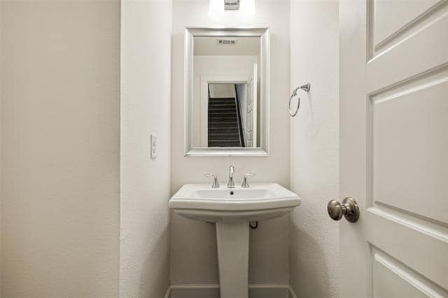 Building Photo - 750 High Garden Pl