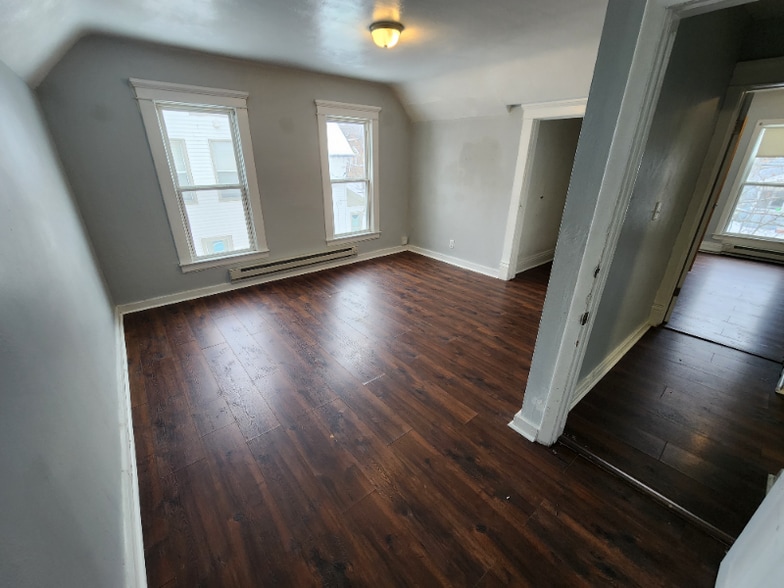 Building Photo - 1119 Lake St