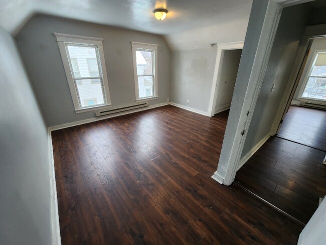 Building Photo - 1119 Lake St