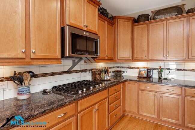 Building Photo - 913 Beech Glen Dr