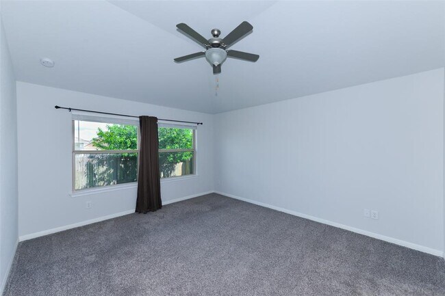 Building Photo - 216 Pearland St