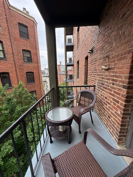 Building Photo - 1724 17th St NW
