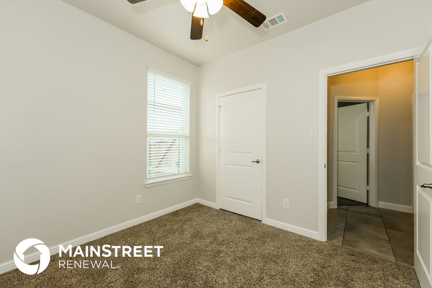 Building Photo - 2519 Sunburst Dr