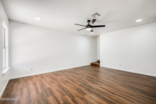 Building Photo - 7600 Plaza Redonda Dr