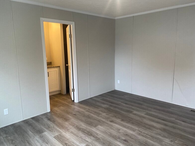 Building Photo - 80 Belmar St