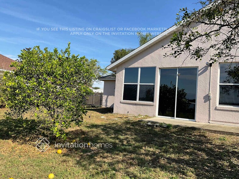 Building Photo - 3800 Bayshore Cir