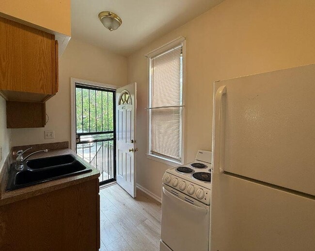 Building Photo - 70 Holbrook