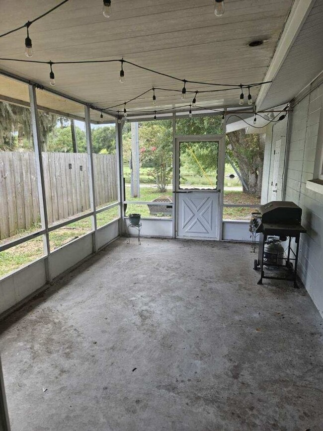 Building Photo - BEAUTIFUL 4 BEDROOM 2 BATH HOME IN THE BEAUTIFUL SOUTH DAYTONA