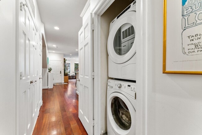 Building Photo - 1105 Park Rd NW