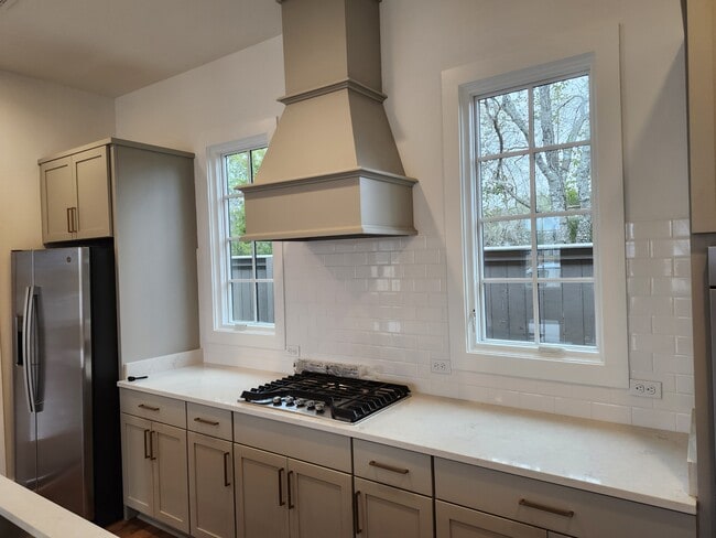 Building Photo - 4401 Bloomsbury St