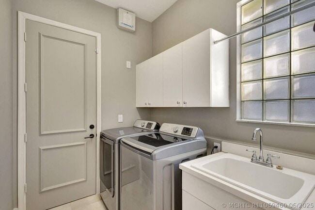Building Photo - 162 Esperanza Way