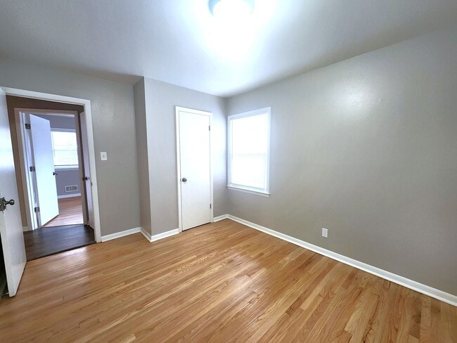 Building Photo - Spacious 4-bedroom, 2-bathroom single-family home