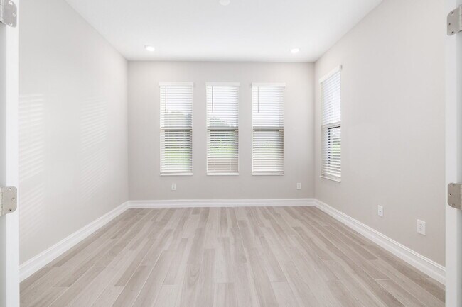 Building Photo - Estancia gated community 4-Bed Oasis with ...