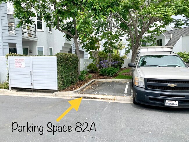 Building Photo - 24382 Lantern Hill Dr