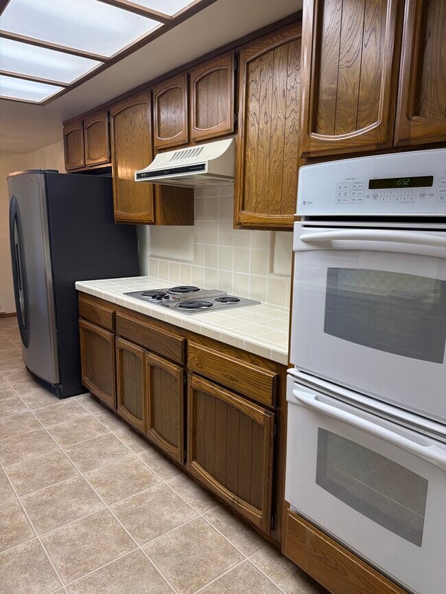 Building Photo - 8016 Sawgrass Cir