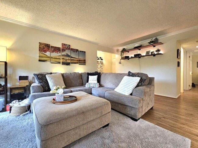 Building Photo - 7758 New Providence Dr