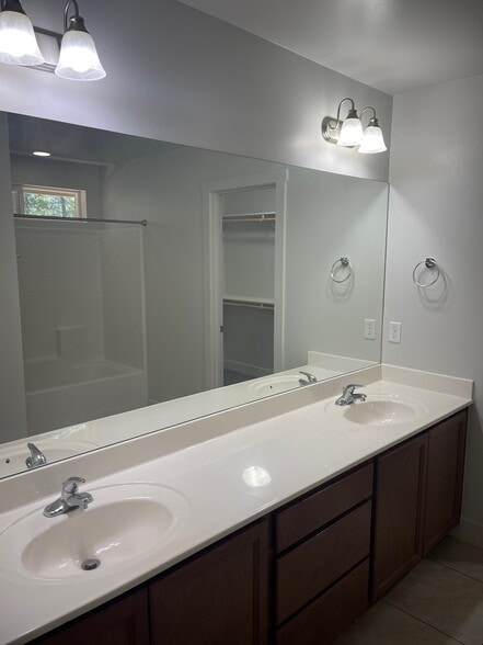 Master Bathroom - 2317 W Mission Timber Cir