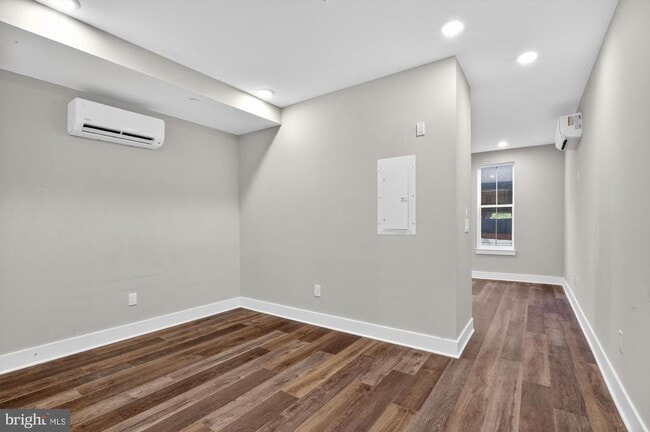 Building Photo - 1924 N Front St