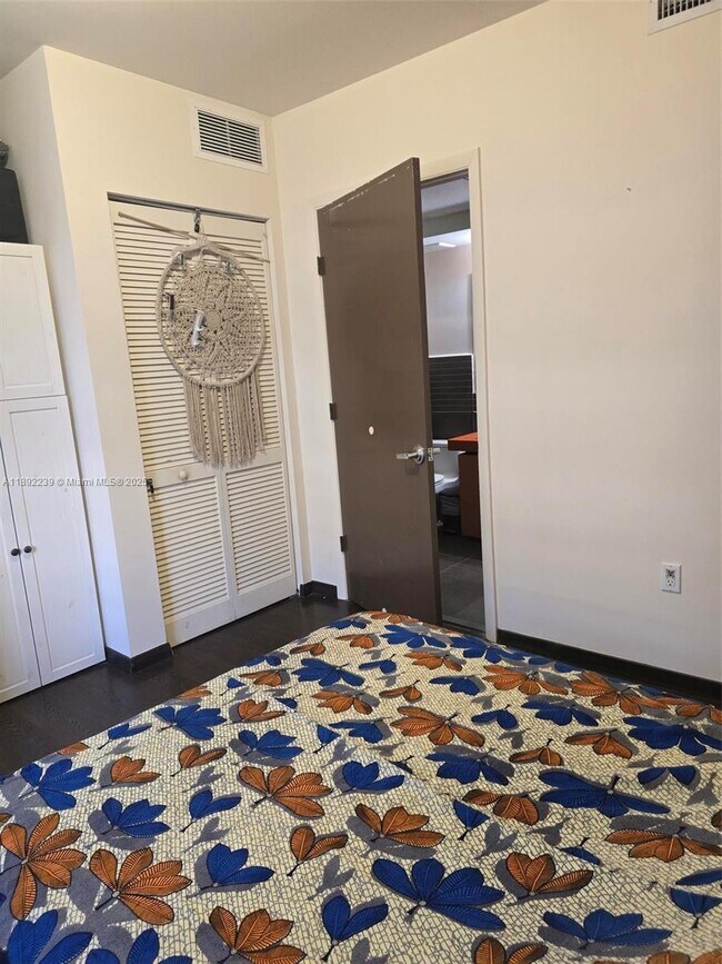 Building Photo - 435 21st St