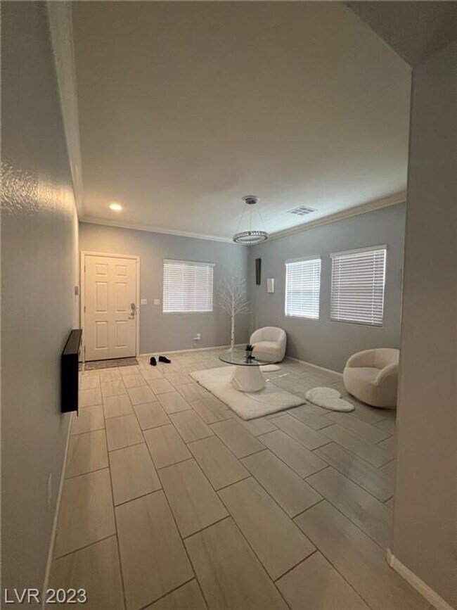 Building Photo - BEAUTIFUL HOME IMMACULATE AND READY TO MOVE-IN