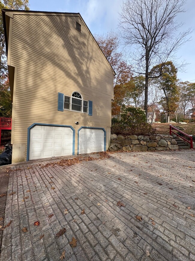 Building Photo - 5 Beaver Dam Trail