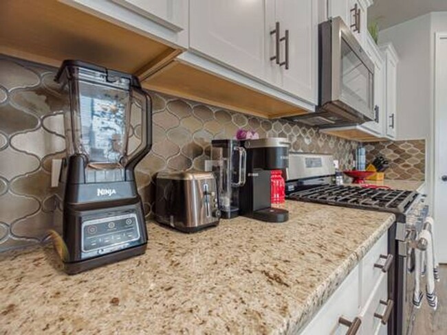 Building Photo - Beautiful East side House 3 Bed