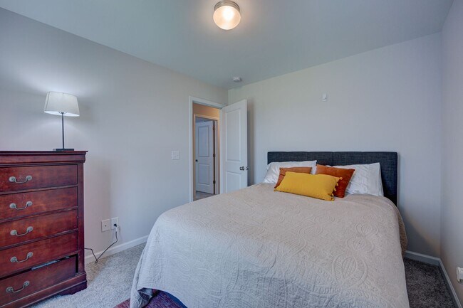 Building Photo - Luxurious 3 bedrooms 2.5 bath home in Nort...