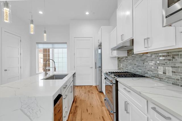 Building Photo - 1910 Caddo St