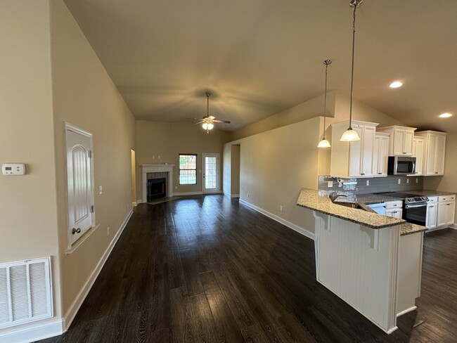 Building Photo - 2467 Bell Manor Dr SW