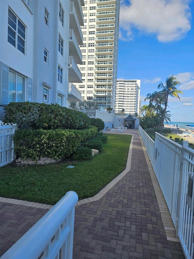 Building Photo - 3850 Galt Ocean Dr