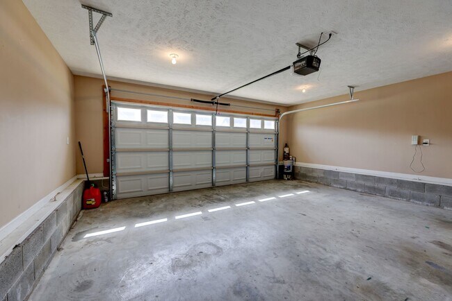 Building Photo - 2924 Brewster Drive