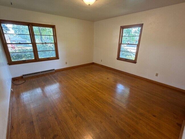 Building Photo - 1322 Alms Dr