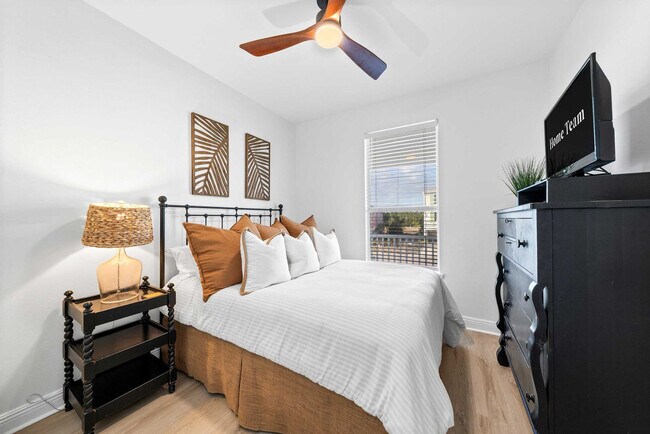 Building Photo - 6084 Sawgrass Cir