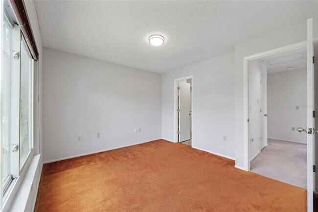 Building Photo - 8006 Oak Dr